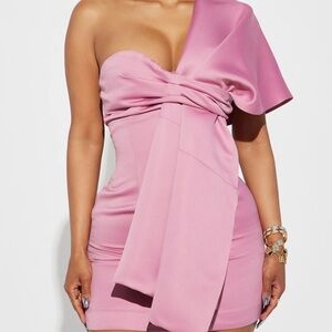 Fashion Nova formal/elegant dress